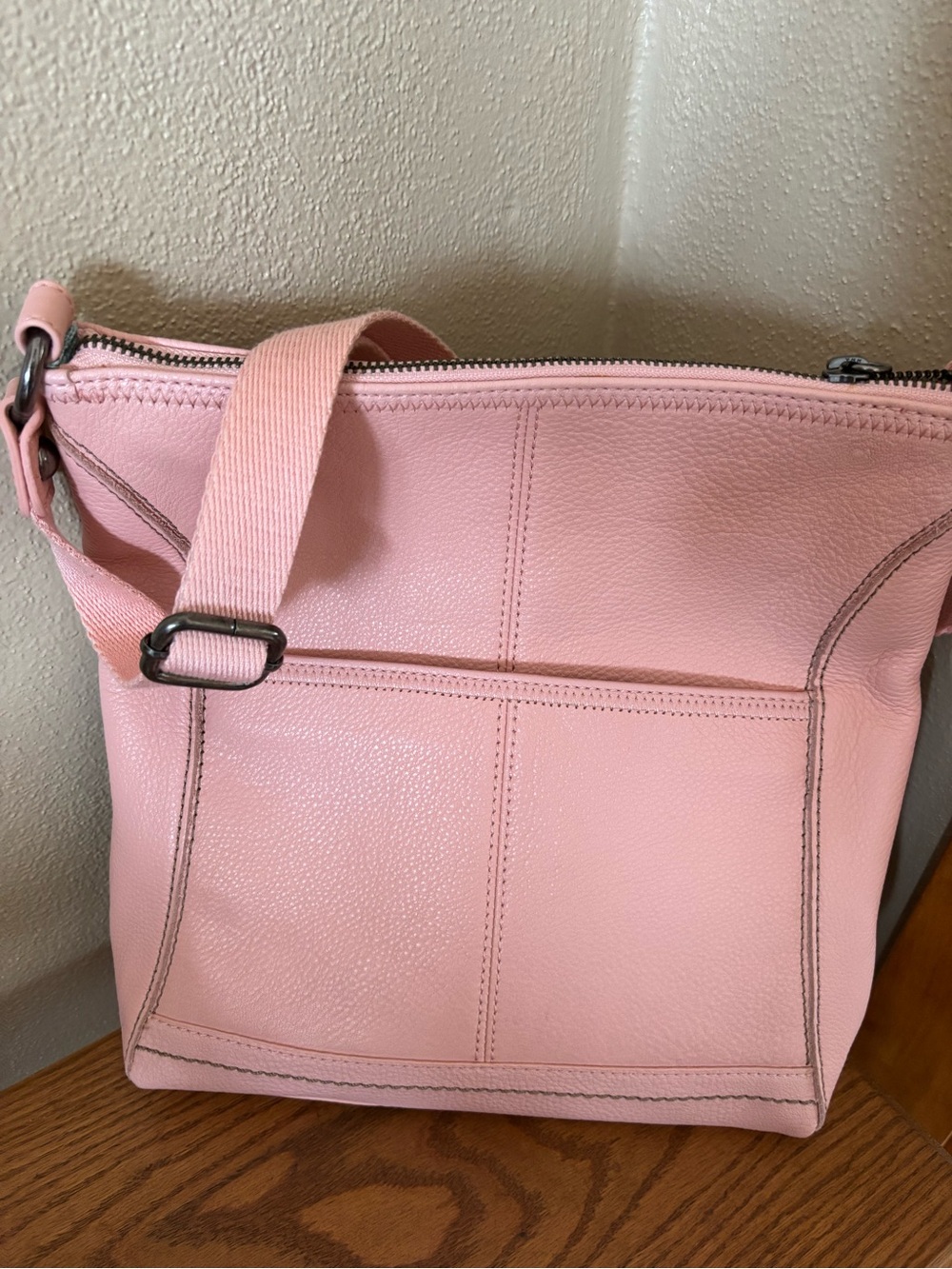 The Sak leather lined multi pockets hand bag - Picture 2 of 6